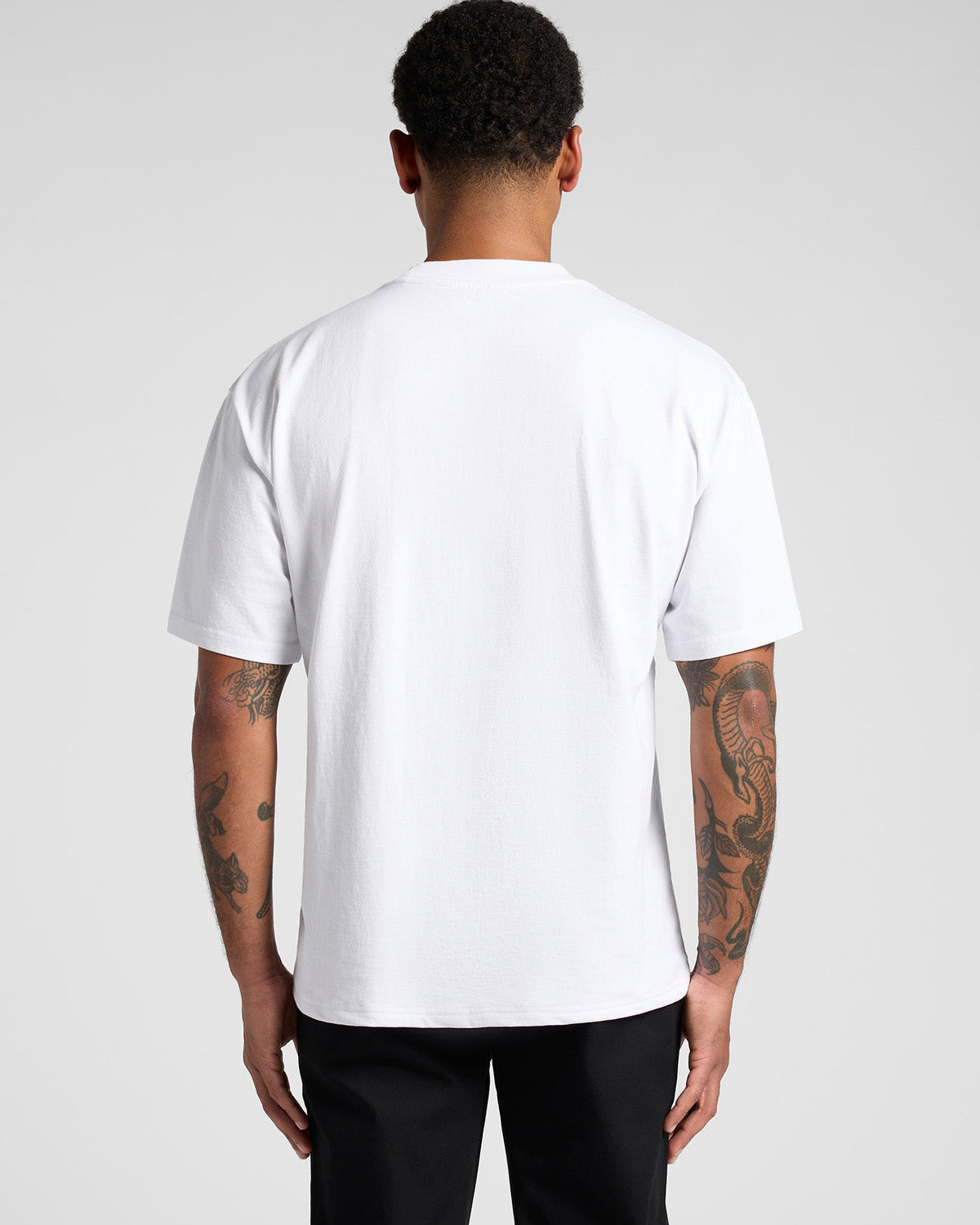 T-shirt heavy corta (-5 cm) unisex